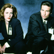 Los agentes Mulder y Scully, en la serie original.